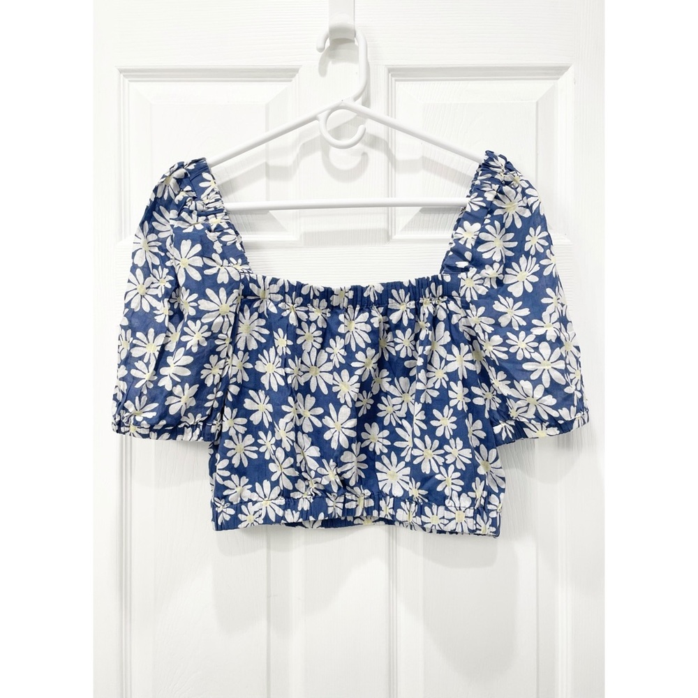 American Eagle Outfitters Puff Sleeve Daisy Crop Top